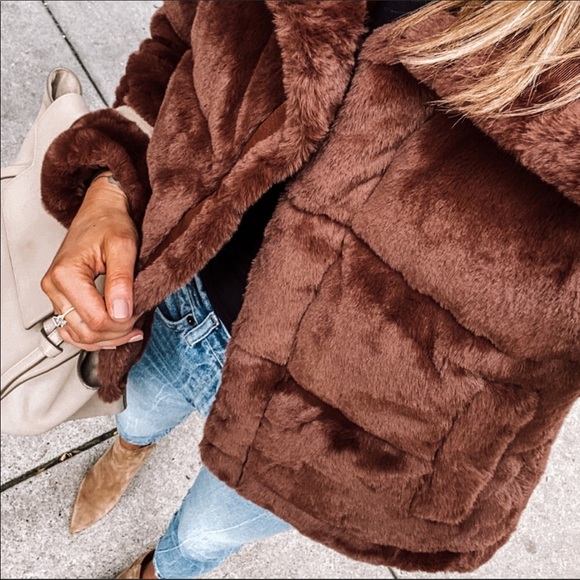 Abercrombie and Fitch XS Faux Fur Mini Puffer jacket - Picture 2 of 5